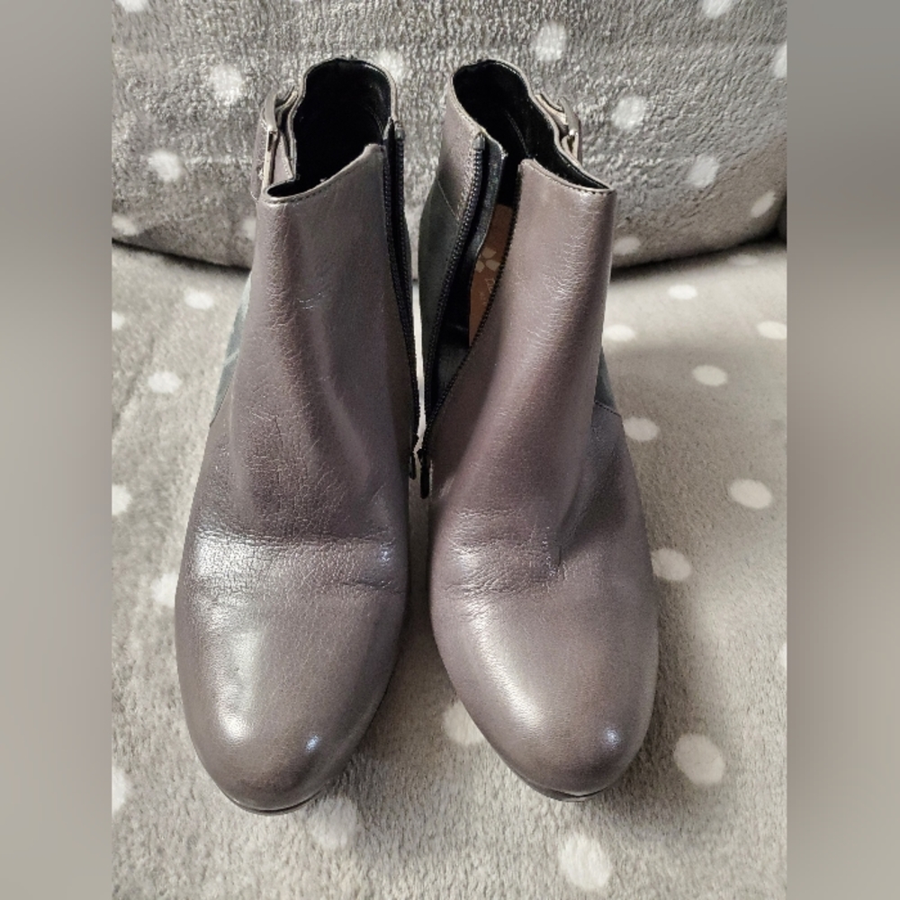 Brand New Naturalizer two tone Gray high heeled Ankle boots